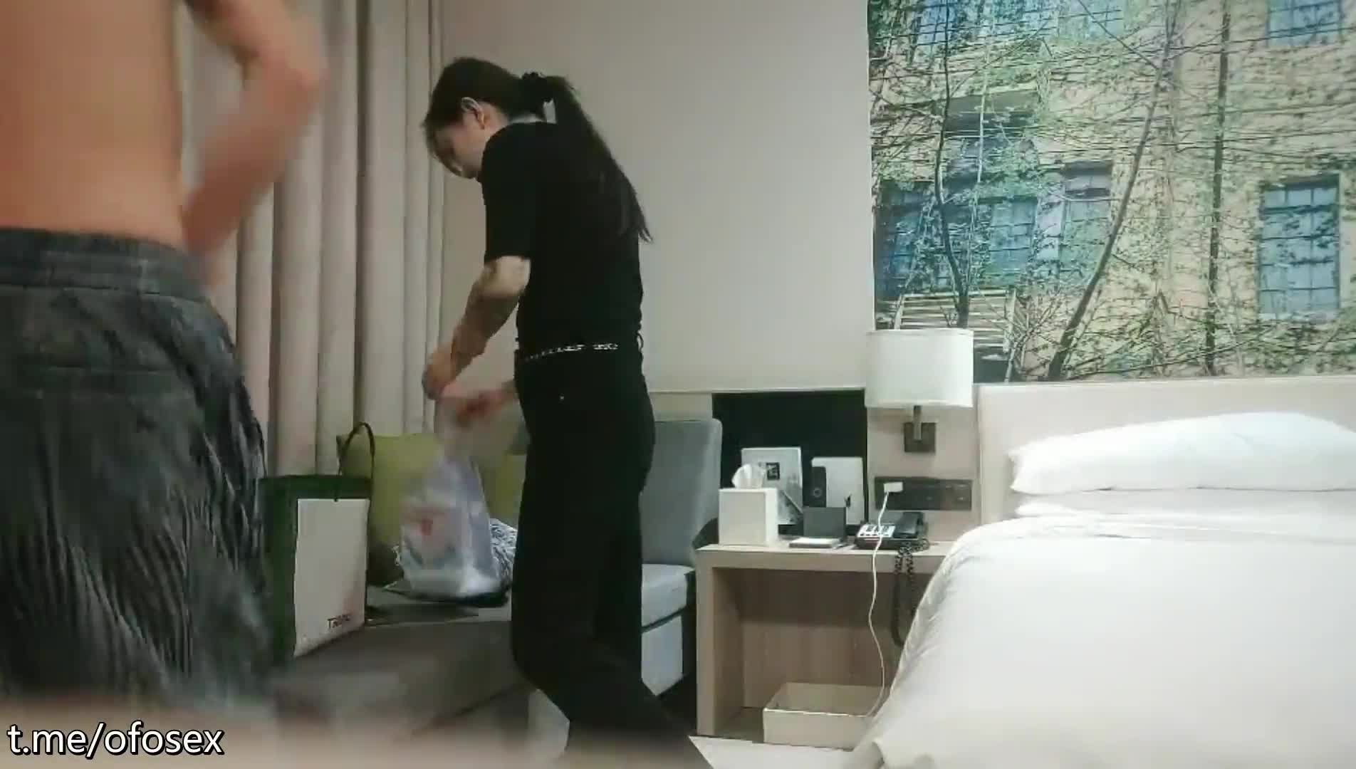 【#利哥探花】花臂纹身外围小姐姐，撩下内衣吸吮奶子，镜头前舌吻揉穴调情，主动骑乘套弄，扶腰后入打桩 @yydsNoA #探花 #探花直播 #探花传媒