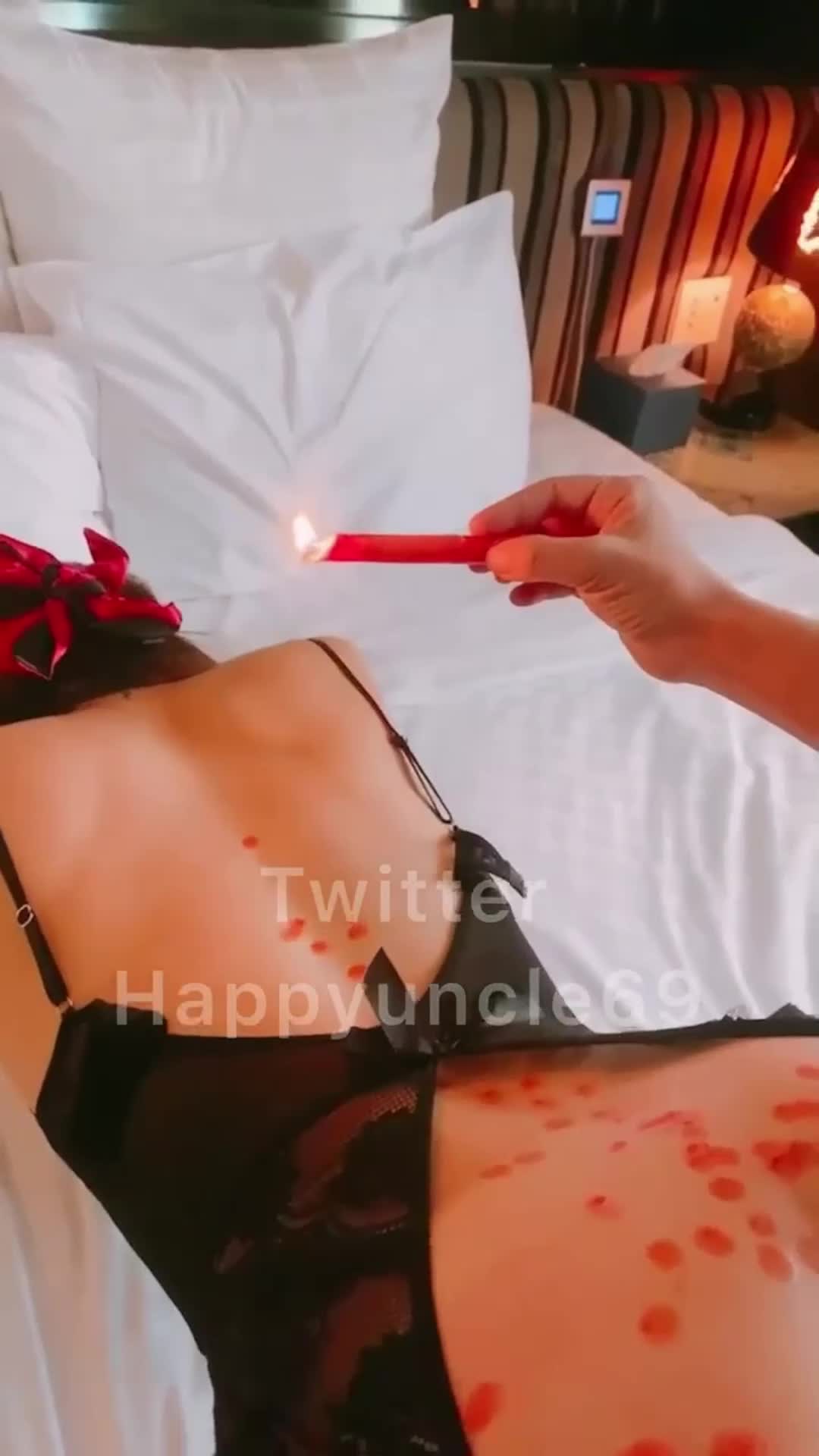 #捆绑 #SM #滴蜡 #丝袜 滴蜡！塞肛门！后入抽插！每个女主在叔叔这里都变成母狗️查看更多