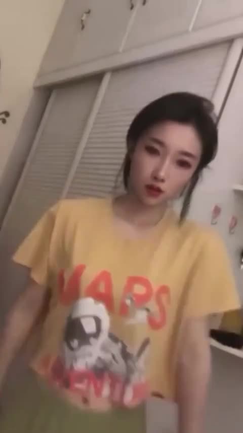 #黑料吃瓜黑龙江快手清纯反差人妻【辣妈】私拍流出，各种制服诱惑让人受不了，太骚了！
