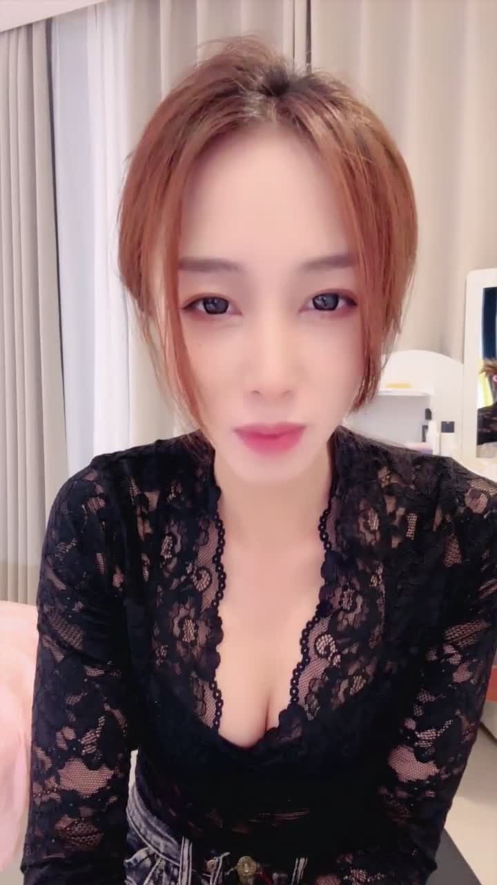老师你水好多】超好看的美女老师下海！勾引正在玩游戏的补课学生，吃鸡被干 啪啪自慰