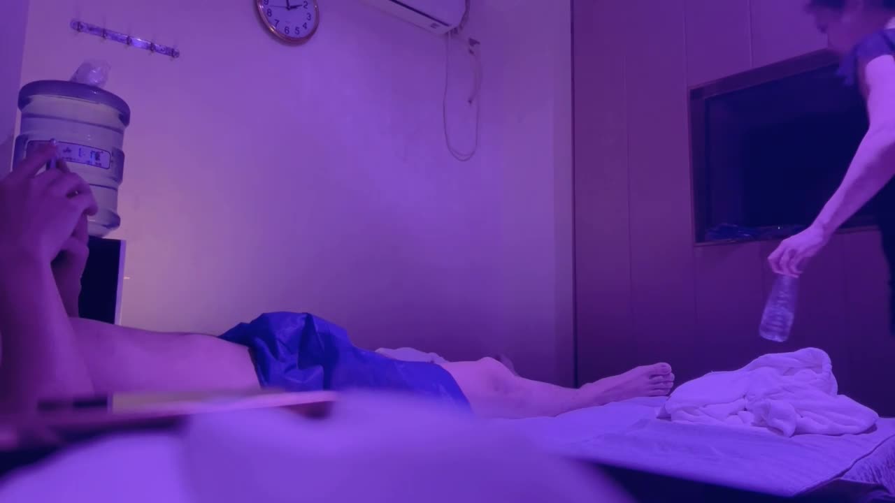 【凯迪拉克探花】，漂亮小少妇，短暂的一小时亲密接触，暧昧刺激享受专业的服务，强推劲爆 #偷拍 #泄密 #探花 #少妇 #乳交 #毒龙