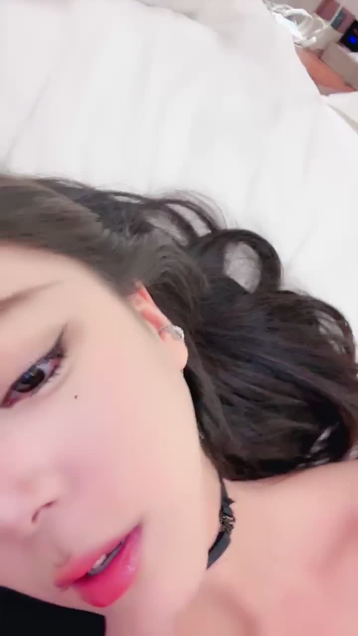 御姐【西奶】肤白貌美大长腿 名媛酒店约啪金主大奶翘臀小穴超嫩 双飞 无套内射 吞精 超顶