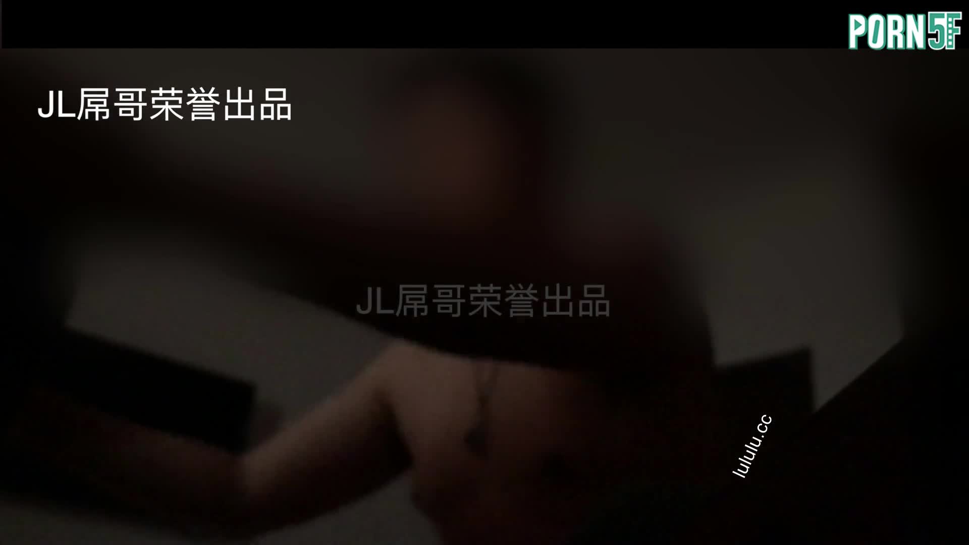 91大神JL屌哥约熟，穿灰色花纹丝袜轻女蓉蓉