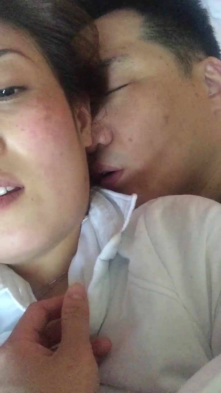 百度云泄密系列夫妻性爱自拍记录丰腴大奶轻熟女喜欢被舔逼吃奶看表情很享受 #泄密 #反差 #自拍