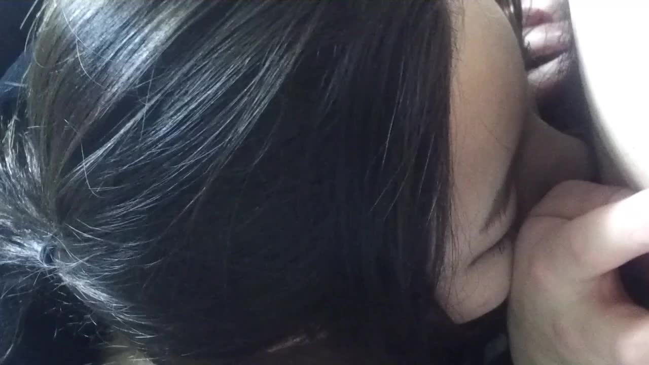 韩国情侣泄密女的有点像李小璐可爱脸蛋灵动大眼少女认真给男友口交服务啪啪视频遭曝光 #韩国 #情侣 #泄密 #口交 #自拍 1
