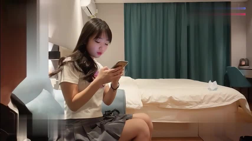 各种姿势摆弄,后入屁股猛烈输出,双腿扛肩扛操 约炮清纯大一新生,看起来刚下海不久