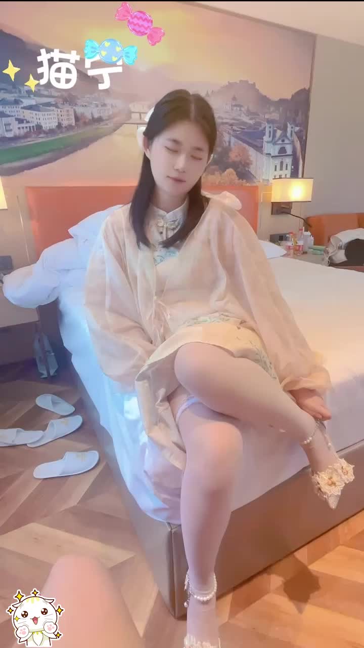 气质这么好的学生反差一面, 做爱不喜欢操小穴, 就喜欢足交诱惑, 然后给我深喉爆射吞精 #学生 #反差