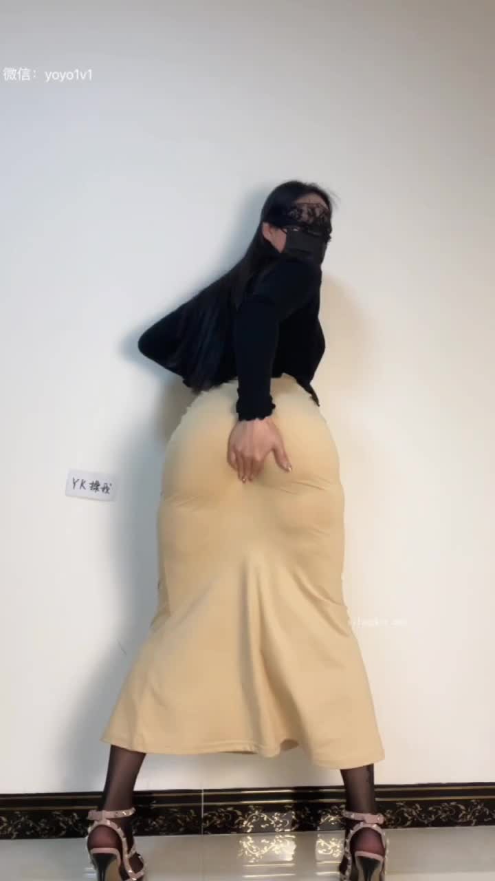 长裙舞蹈老师直播给学生教学, 反差主动脱下衣服阳具自慰, 骚逼被一顿调教冒出很多白浆 #学生 #反差