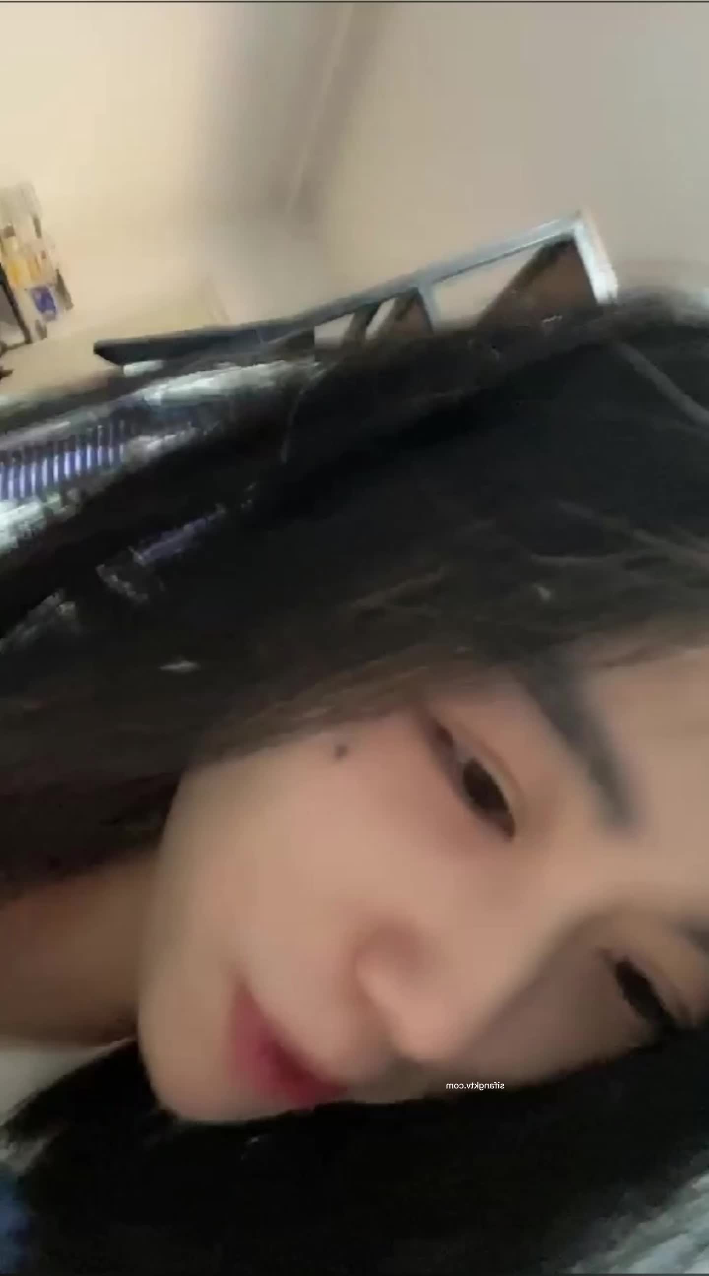 抖音三线小网红欣梦然甜美大学生与土豪1v1裸聊自慰大秀粉嫩鲍鱼青春气息满满 #抖音 #学生 #裸聊 6
