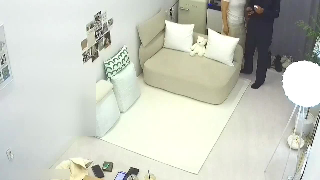 2025新品，性饥渴的情侣做爱2次，激情69预热调情，翻过来调过去啪啪，无套内射，女友很配合