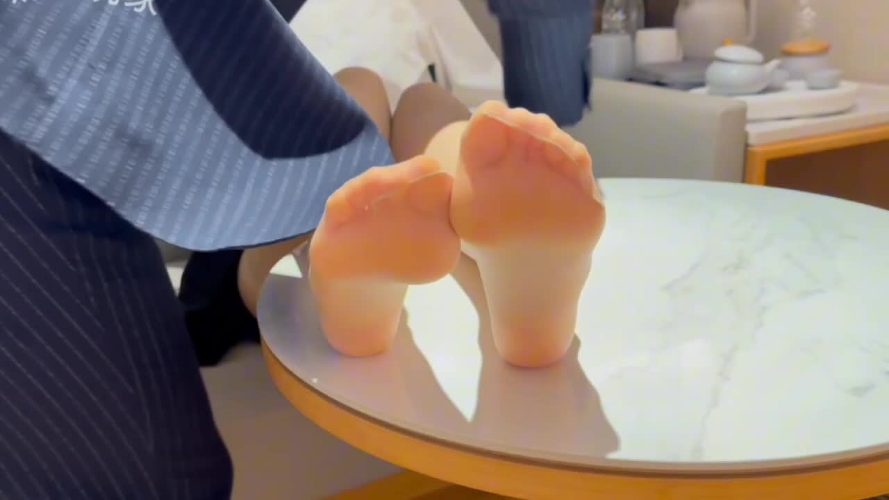 推特足控通城大玩家 玩弄少女嫩脚 舔脚丝袜足交合集1