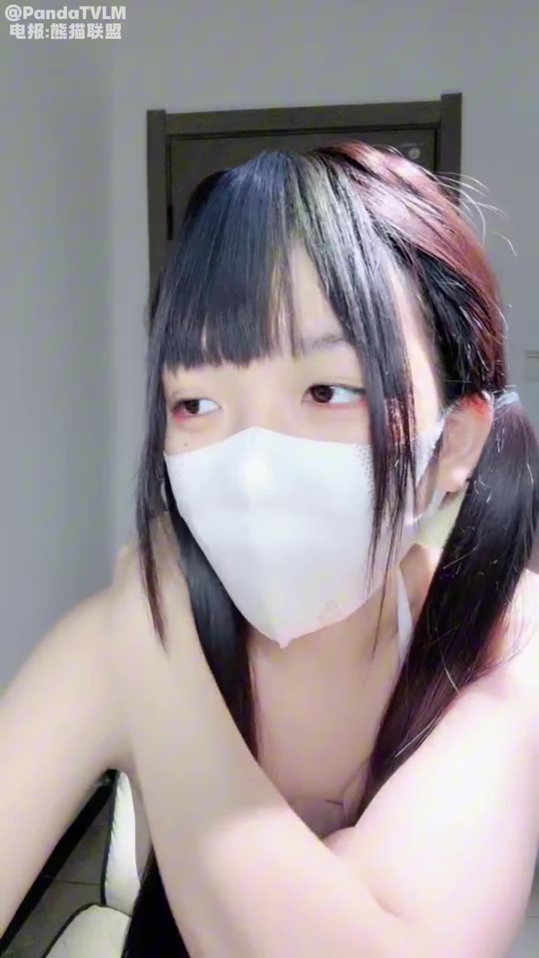 娇小可爱甜美双马尾 06宝宝 跳蛋自慰全裸展示身材足控必看
