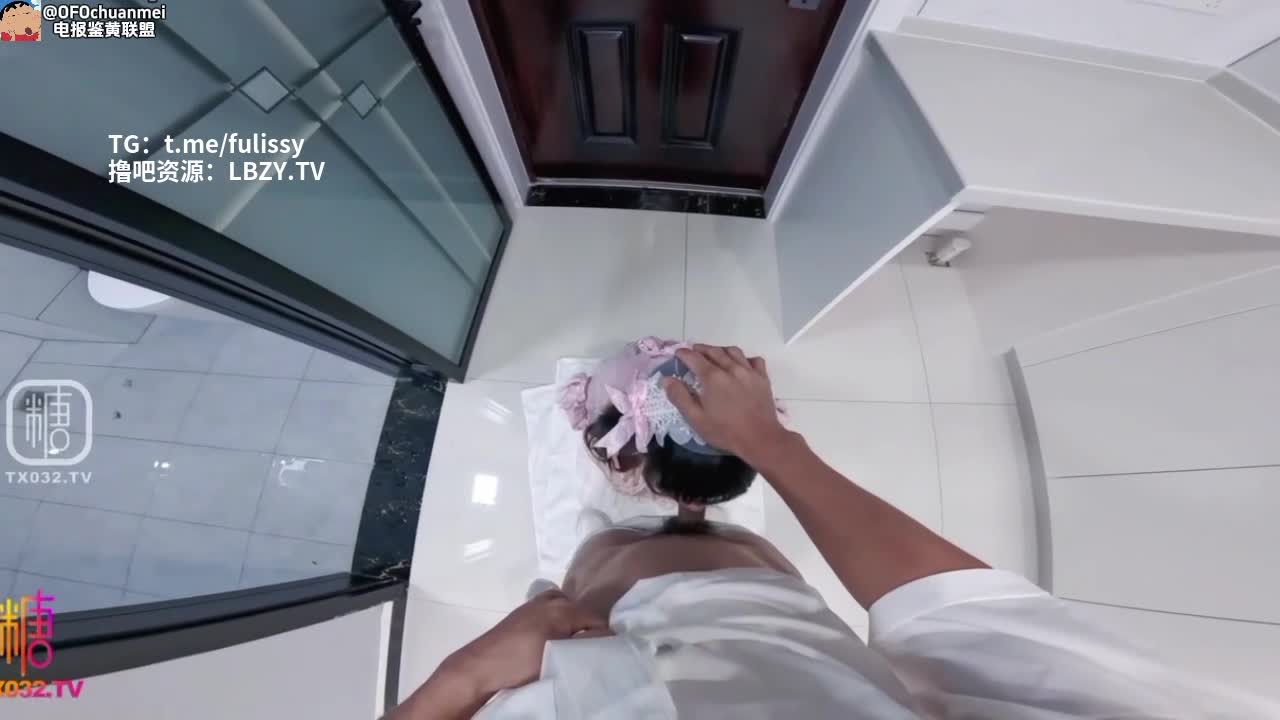 【秒变荡妇】【极品颜值小骚货，一插进来秒变小荡妇】白虎 无毛 #福利姬点击观看内部稀有视频