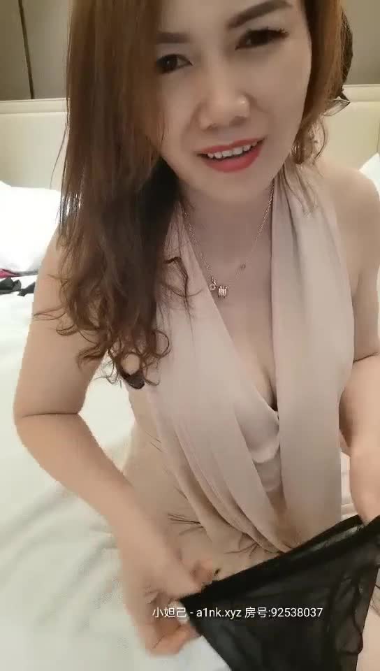 爱穿丝袜的少妇_密码房啪啪_20210321