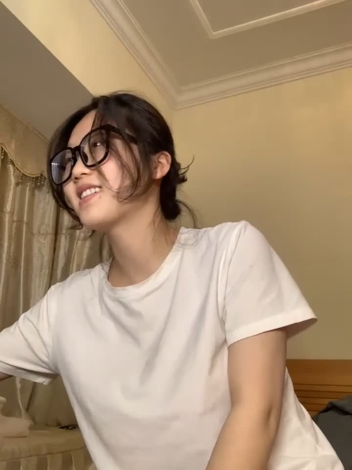 Cassie 123W 反差眼镜妹极品巨乳女神直播自慰M腿无内放开超诱惑 6 #眼镜婊 #反差 #自慰 #反差婊