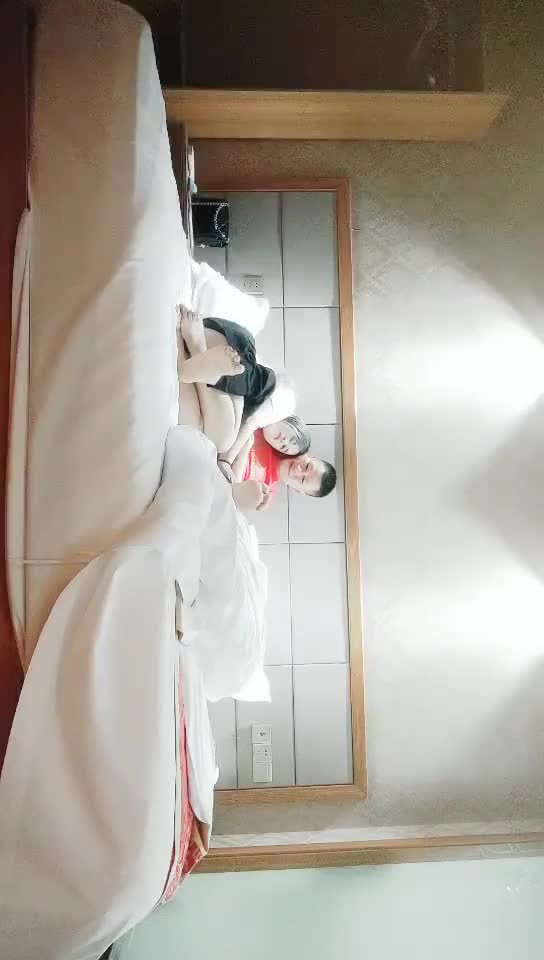 【战狼探索约良家】泡良大佬约操小少妇 巨乳风骚 摇着鸡巴调情聊天 硬了直接上马进洞干起来