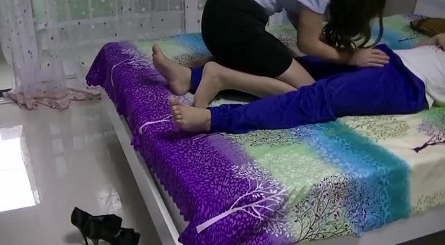 #海角 #丝袜 #足交 #内射母子乱伦 肉丝妈妈饥渴难耐让儿子操他！