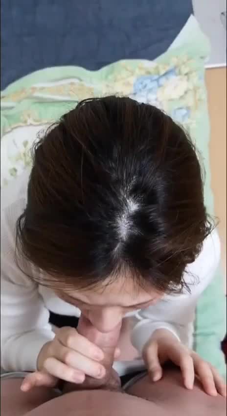 #熟女 #少妇 #口爆 #反差大鸡巴征服妈妈闺蜜，帮我口交，射了她满满一嘴！