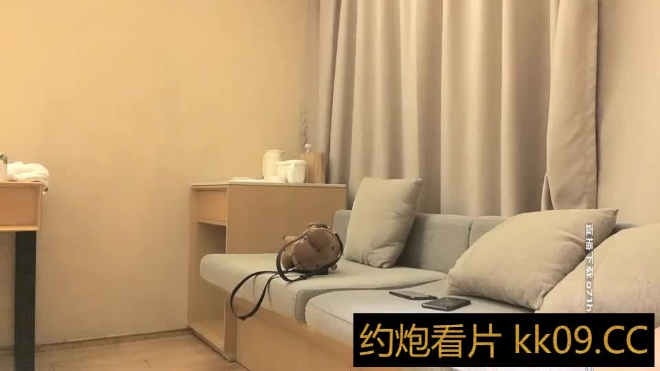 小宝寻花第二场约了个性感大长腿妹子啪啪，互摸舔弄口交抬腿侧入大力勐操