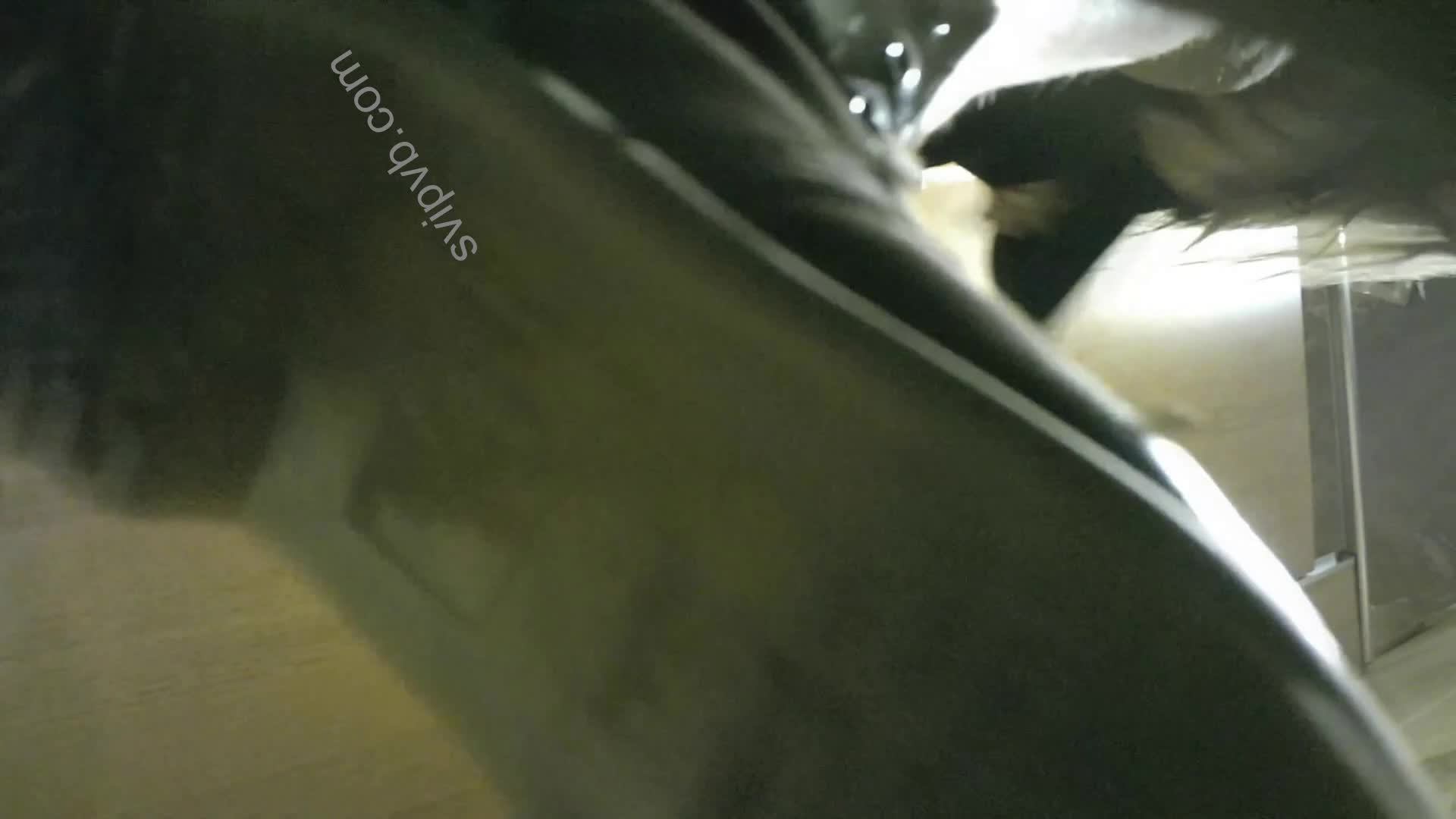 贵在真实，商场化妆品专柜女厕连续偷拍，多位制服黑丝小姐姐方便，近景特写镜头，非常刺激