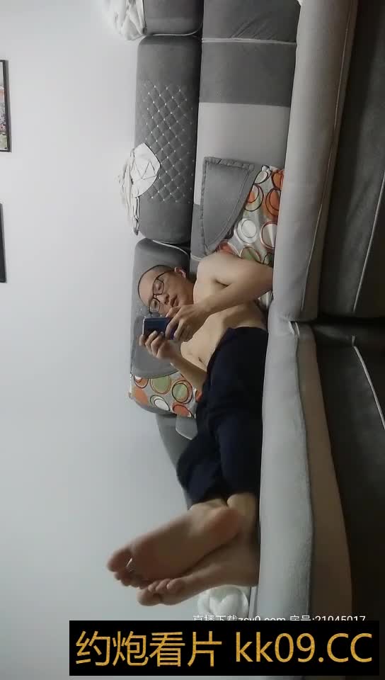2020 9 15，【B哥探花秀】约操大奶美少妇，温柔体贴好似小夫妻一般调情，沙发近景各种姿势干到高潮，高清源码录制