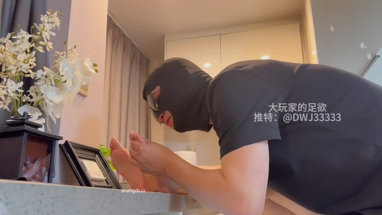足控福利 大玩家的足欲 约拍高质量素人玩弄嫩足 舔脚 接吻合集1