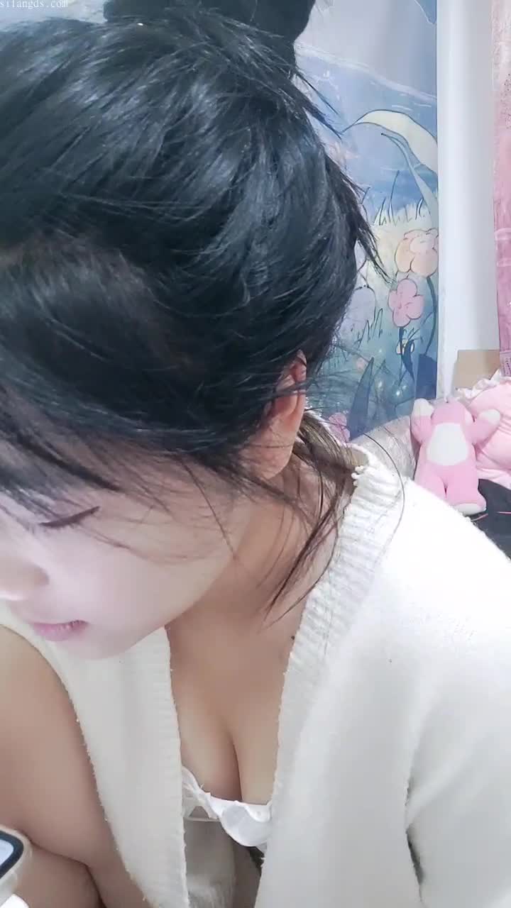 绿播转黄 #你的小布 #主播  #直播  可爱清纯邻家妹妹超级嫩~偷偷露出~被男友强制口爆狠操内群更新: 22V 16G 24H