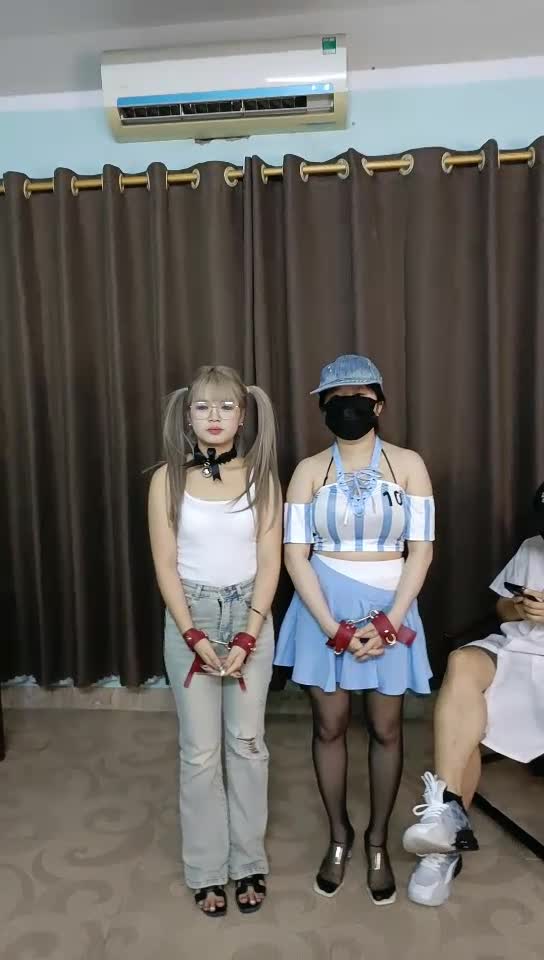 最新00后白发黑发双萝莉负债被迫下海 #蔡蔡萝莉  被3P狠草 SM捆绑喷水内群更新: 37v 42g