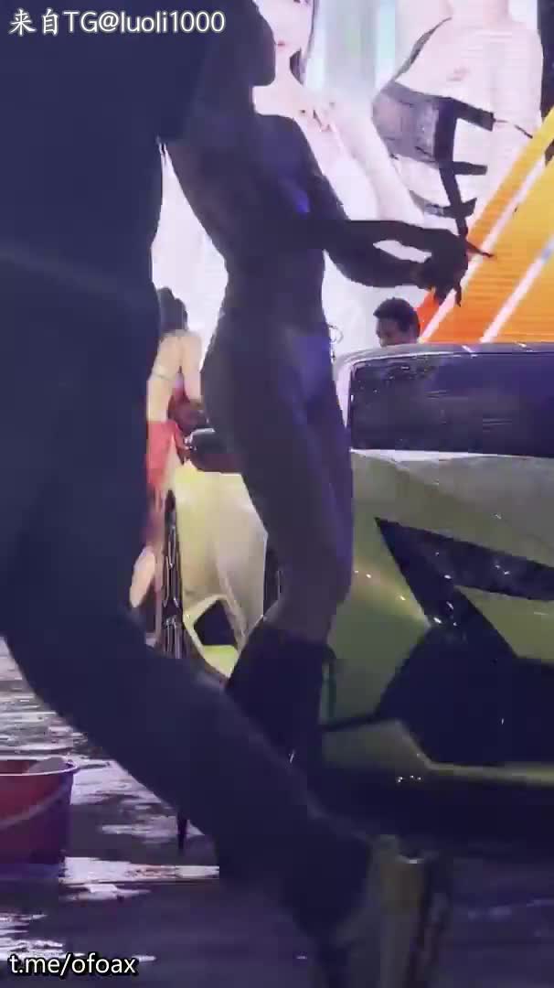 泰国豪车秀 三女贴身热舞 尺度惊人 奶球全漏 乳贴 爱抚