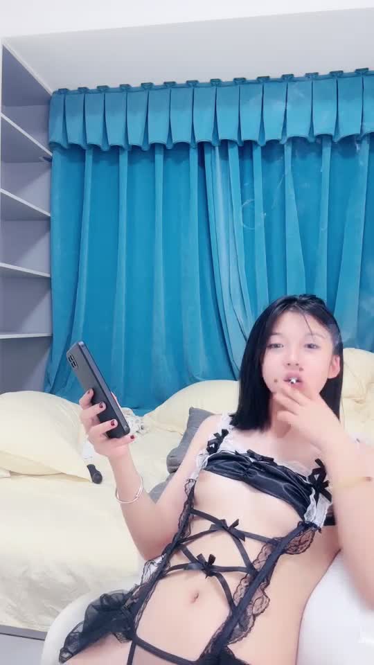 超粉校花足交诱惑 #新人源源 舌钉口交,刚下海就被干,跪马桶上被操! #主播 #直播内群更新: 28V 30G 46H