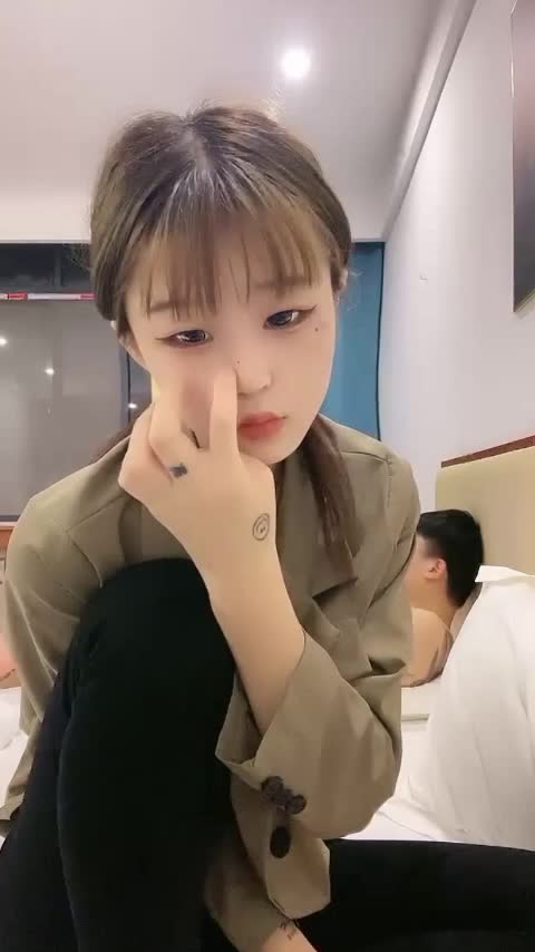 萝莉嫩妹 口活十分生疏 扛起双腿猛操 #学生群内不仅可以找后续和bt资源,