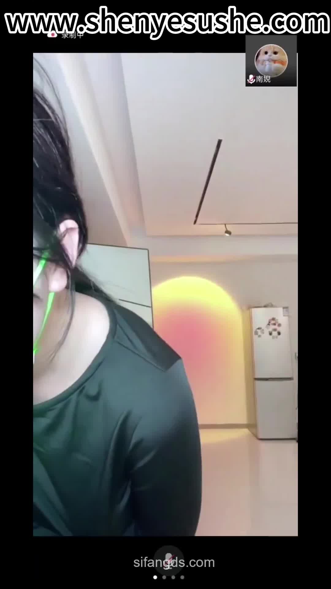 #抖音  #丁姐 #草莓小甜甜 高颜大长腿 半裸裸舞会议内群更新3V3G