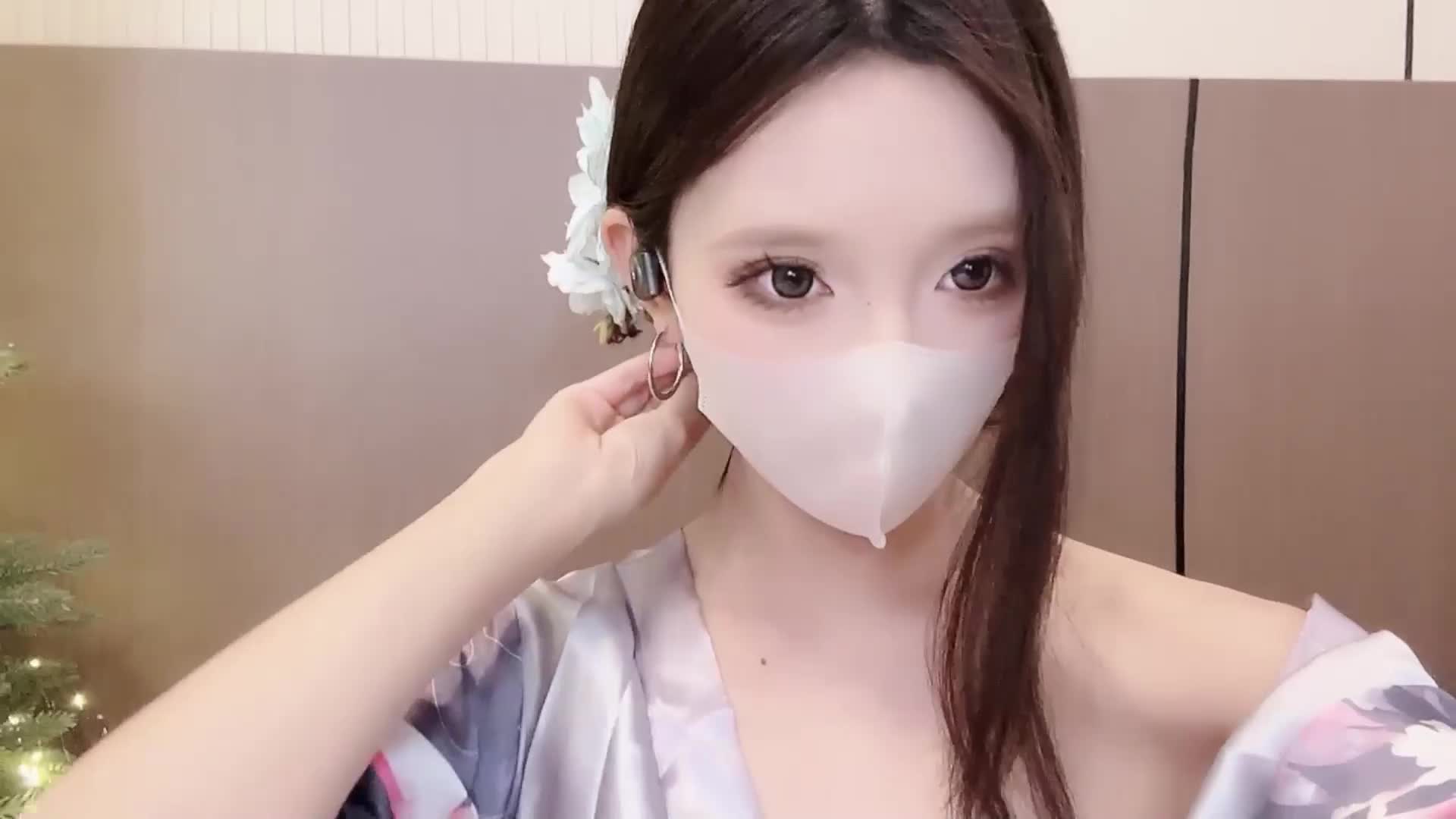 极品  #裸舞 #yaya_86  18套制服来袭 各种风格裸舞 一线天骚逼内群更新：50V 4小时07分本期18套制服合集，裸舞界的顶点存在，各种风格舞蹈她都会，骚气的，劲爆的，活泼的，国内也就只有她这么多才多艺了，一如既往，高清至上，激情至上