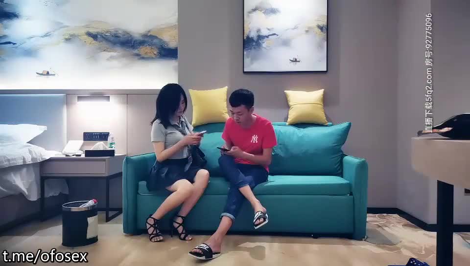 黑丝短裙妹子, 先热舞一段舌吻摸奶洗完澡猛操, 呻吟娇喘非常诱人