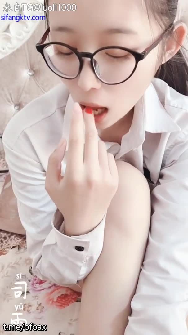 推特清纯网红反差骚母狗 [司雨] 高价收费作品 露脸多样式情趣装肛塞自慰足交打炮乖巧配合