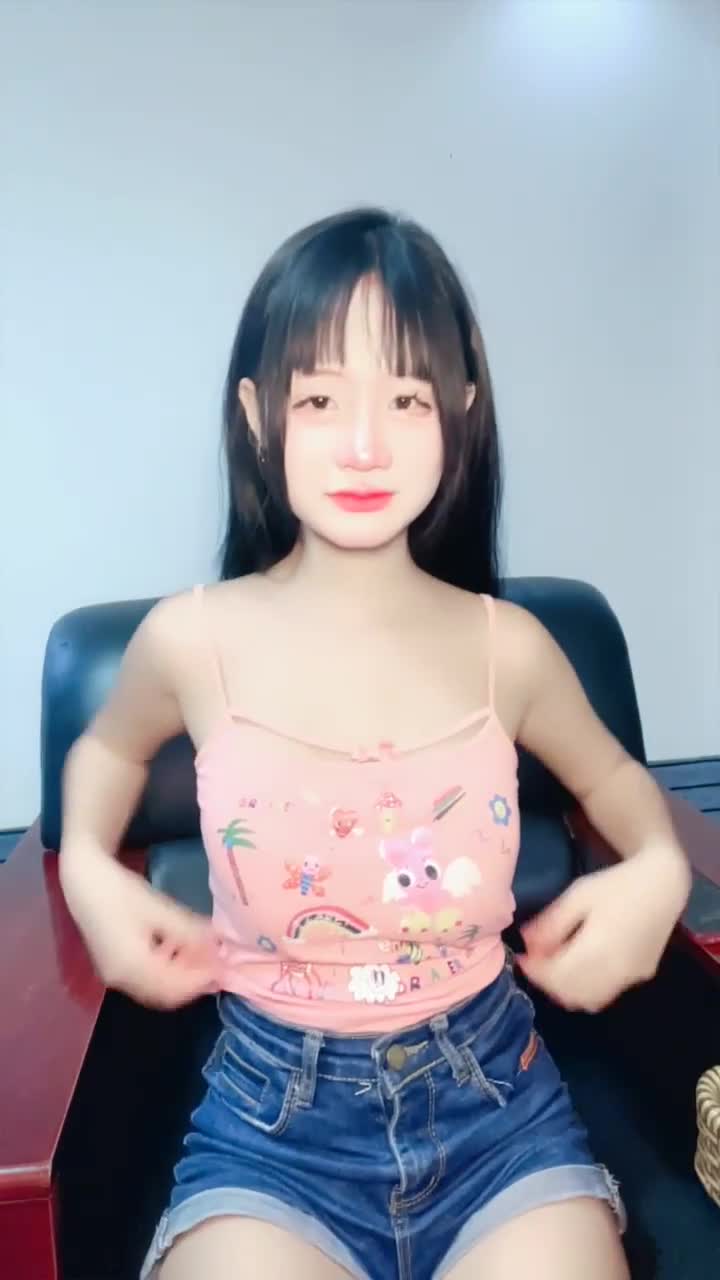 新人！校花！卧槽！好漂亮~ #欣欣有点饿  #主播  #直播 揉穴自慰！包射~内群更新：3v