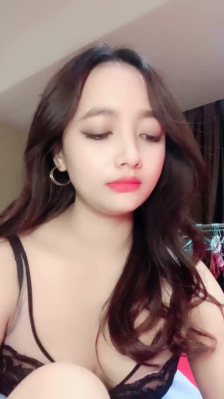 顶级混血G乳尤物 #伊恩  时尚爱穿搭跳蛋自慰喷水内群更新：20个小时
