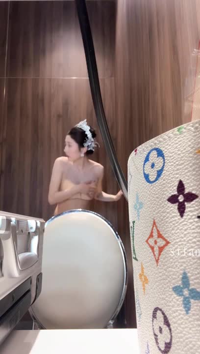 #新娘 #伴娘  #漏点 人瘦胸大的女人太极品了 内群更新：8v