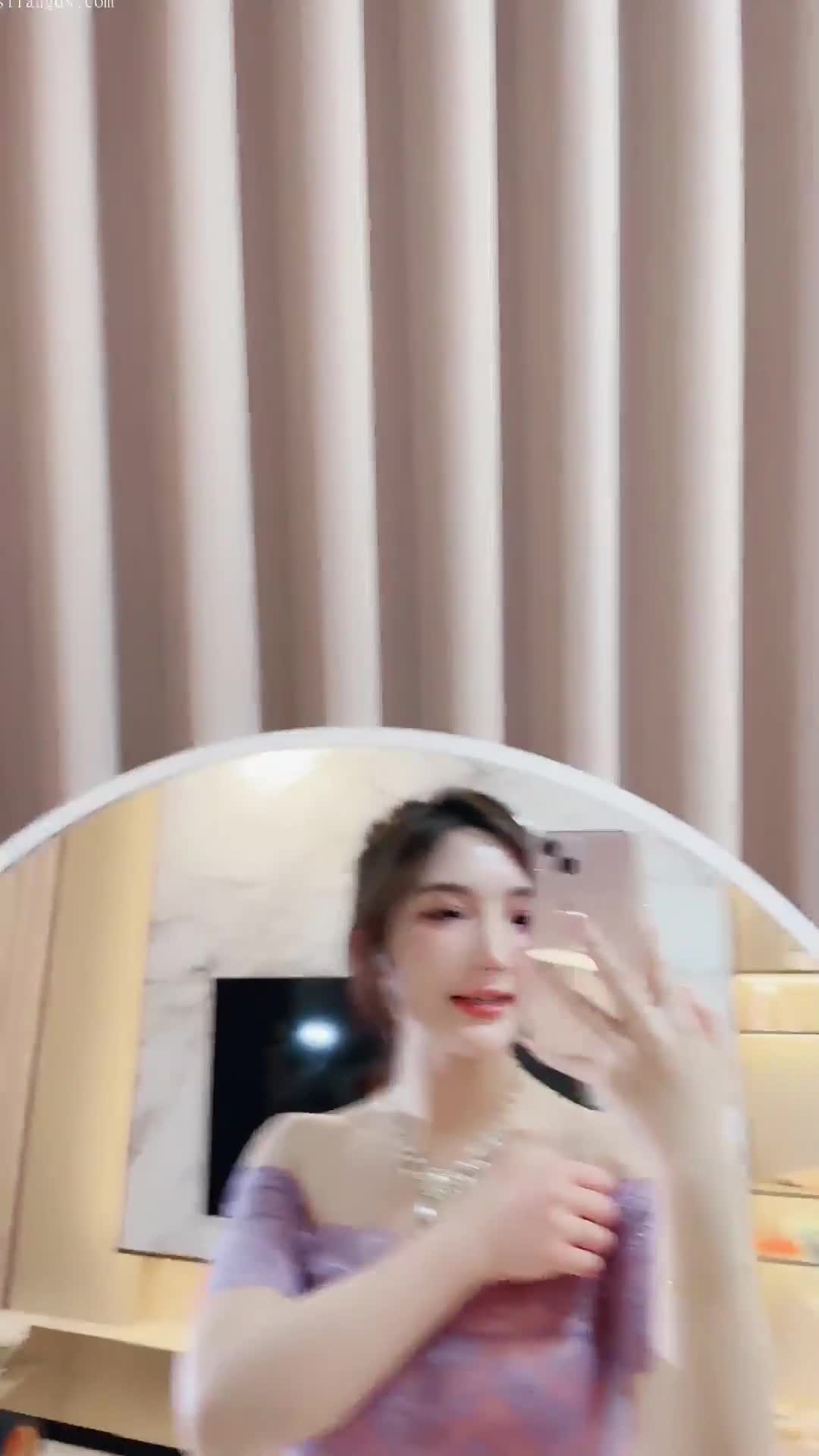 双女神同框  #莪们 明星颜值秒杀网红 极品美乳蜜桃臀尤物内群更新：3v