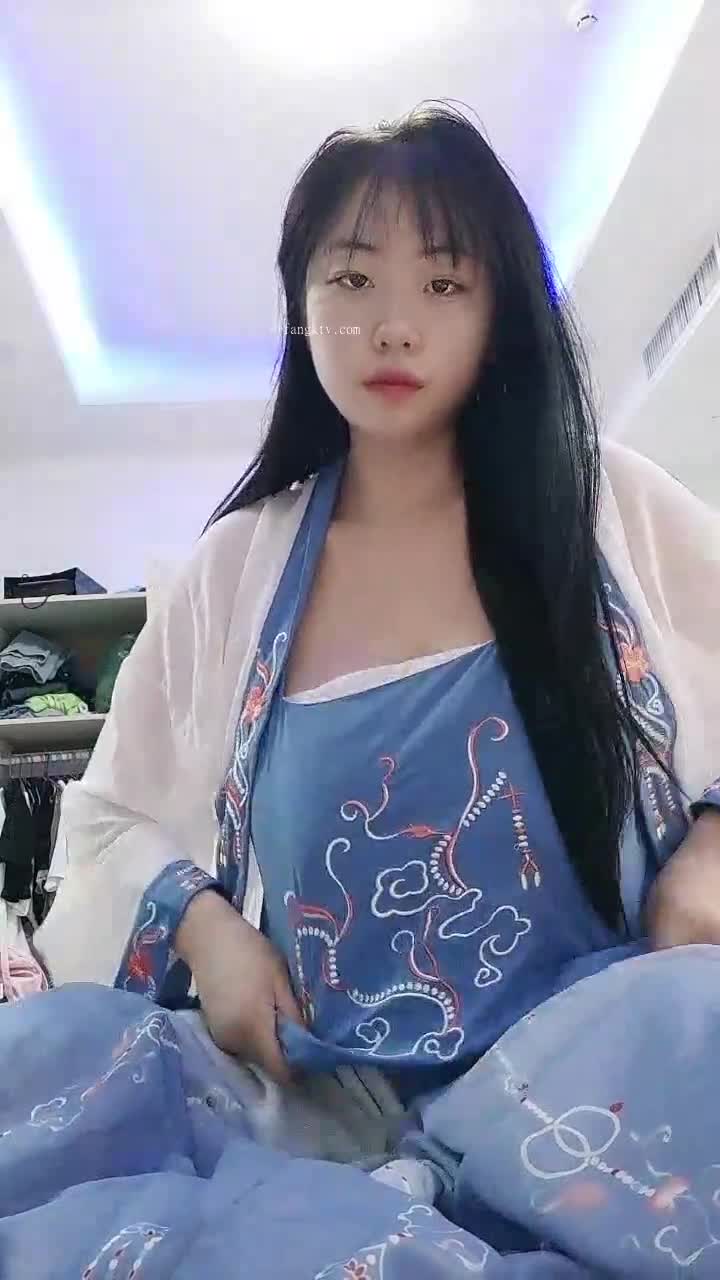 #00后超级凶 #精选黄播 群友想看的哦，妹妹还是不错的一共42个视频已发大神群，进群联系我哦！进群想看谁的合集私聊我，我在另外找出来发！查看置顶信息进群看全集哦！