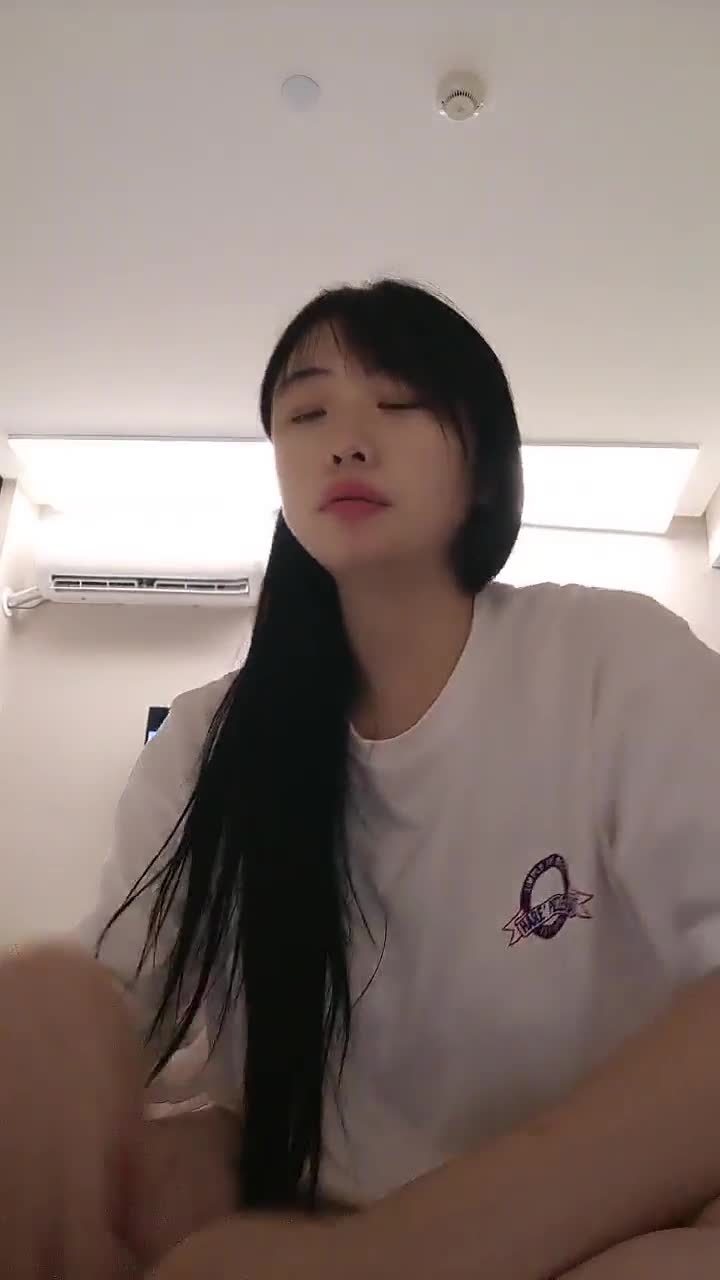 #00后超级凶 #精选黄播 群友想看的哦，妹妹还是不错的一共42个视频已发大神群，进群联系我哦！进群想看谁的合集私聊我，我在另外找出来发！查看置顶信息进群看全集哦！
