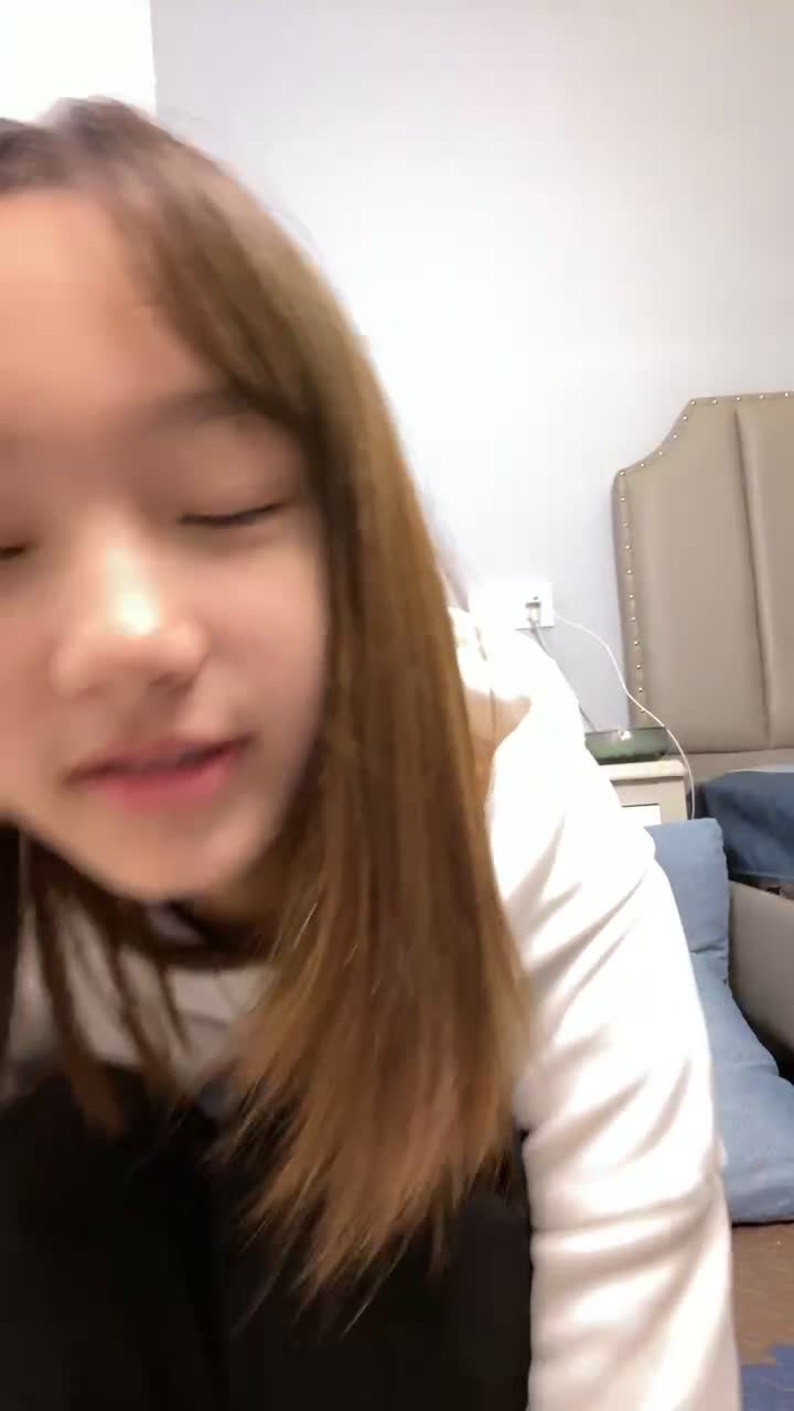 #甜贝贝 #萝莉 #炮机 看着不错的一个小萝莉直接放出全集了。查看置顶信息进群看全集哦！