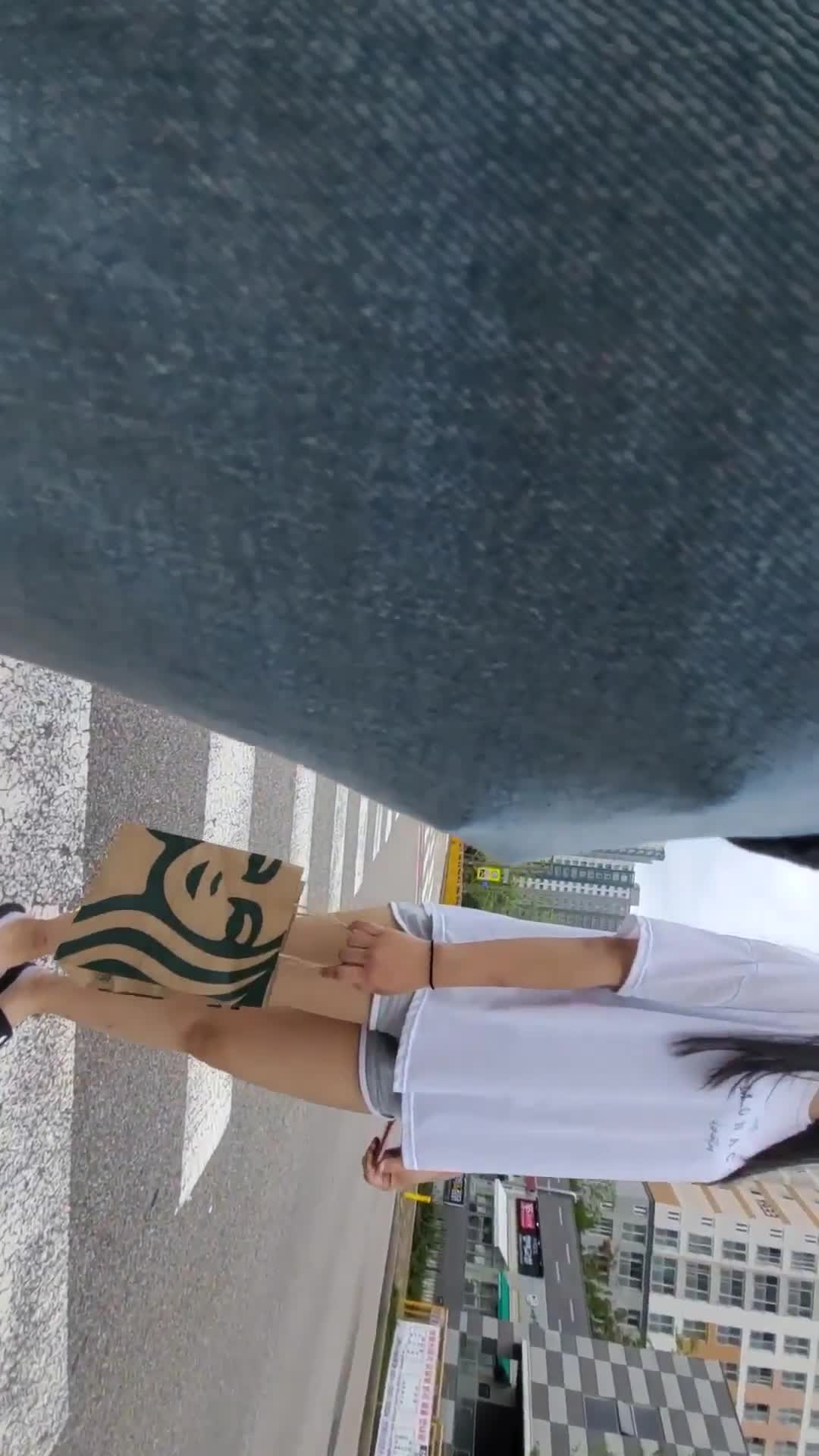 #韩国大叔 #口交 #户外 如果在户外有个妹妹能帮你口你能忍住吗？一共38个视频后面再有我继续找剩余视频已发大神群，进群联系我哦！进群想看谁的合集私聊我，我在另外找出来发！查看置顶信息进群看全集哦！
