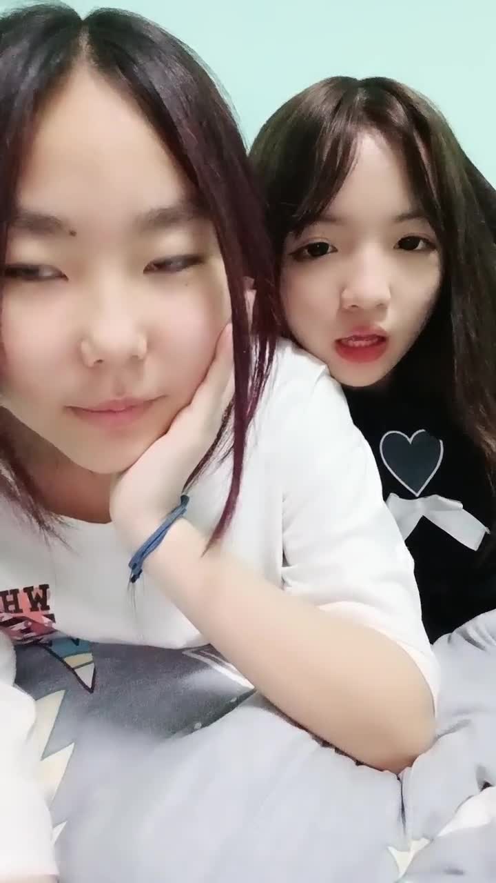 #青春美少女 #梅川内酷子 #群P #萝莉 来来来帮大家捅一个鸡窝！！！！一堆小妹妹的鸡窝哦动不动就多人游戏哦！！！一共184个视频已发大神群，进群联系我哦！进群想看谁的合集私聊我，我在另外找出来发！查看置顶信息进群看全集哦！