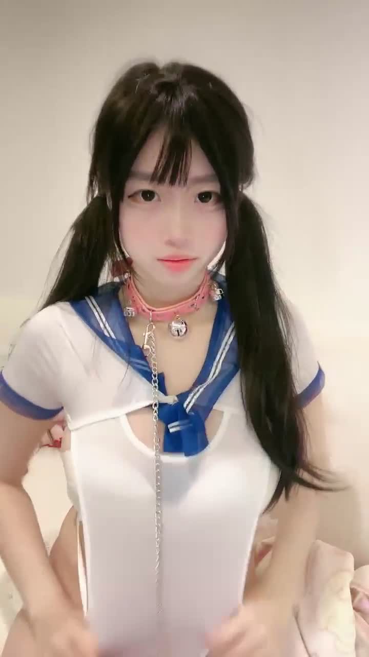 #菠萝果酱 #甜的吐泡泡 #萝莉 #精选黄播 很不错的一个黄播小妹妹一共17个视频已发大神群，进群联系我哦！进群想看谁的合集私聊我，我在另外找出来发！查看置顶信息进群看全集哦！
