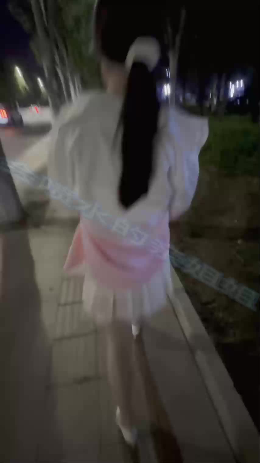 会喷水亲姐姐 带姐姐去吃火锅让她真空出门被刺激的美穴泛滥成灾吃完饭再台球厅把姐姐按在桌子上暴力插入无水印版