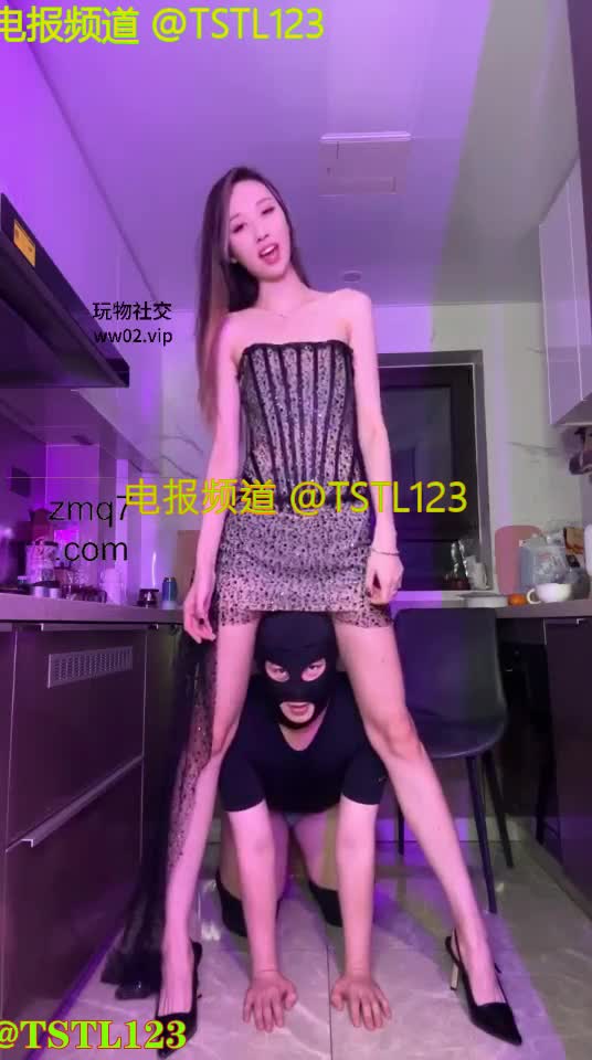 #虐乳 #口水 #国产调教国产sm女王直播调教骚奴，骑马遛狗，粗口羞辱，耳光抽打，诱惑，虐乳黑手！