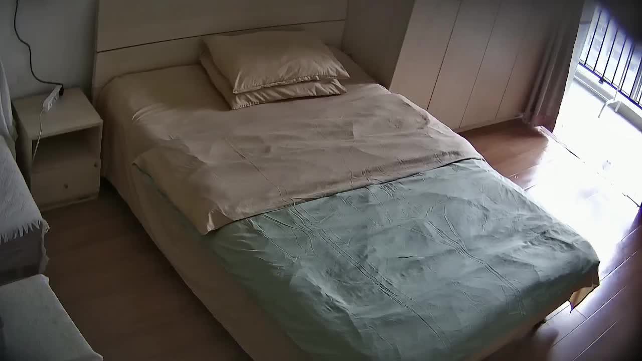 六月最新流出 大学城附近酒店摄像头偷拍 大学生情侣高颜值小仙女被男友暴力抠逼高潮喷水