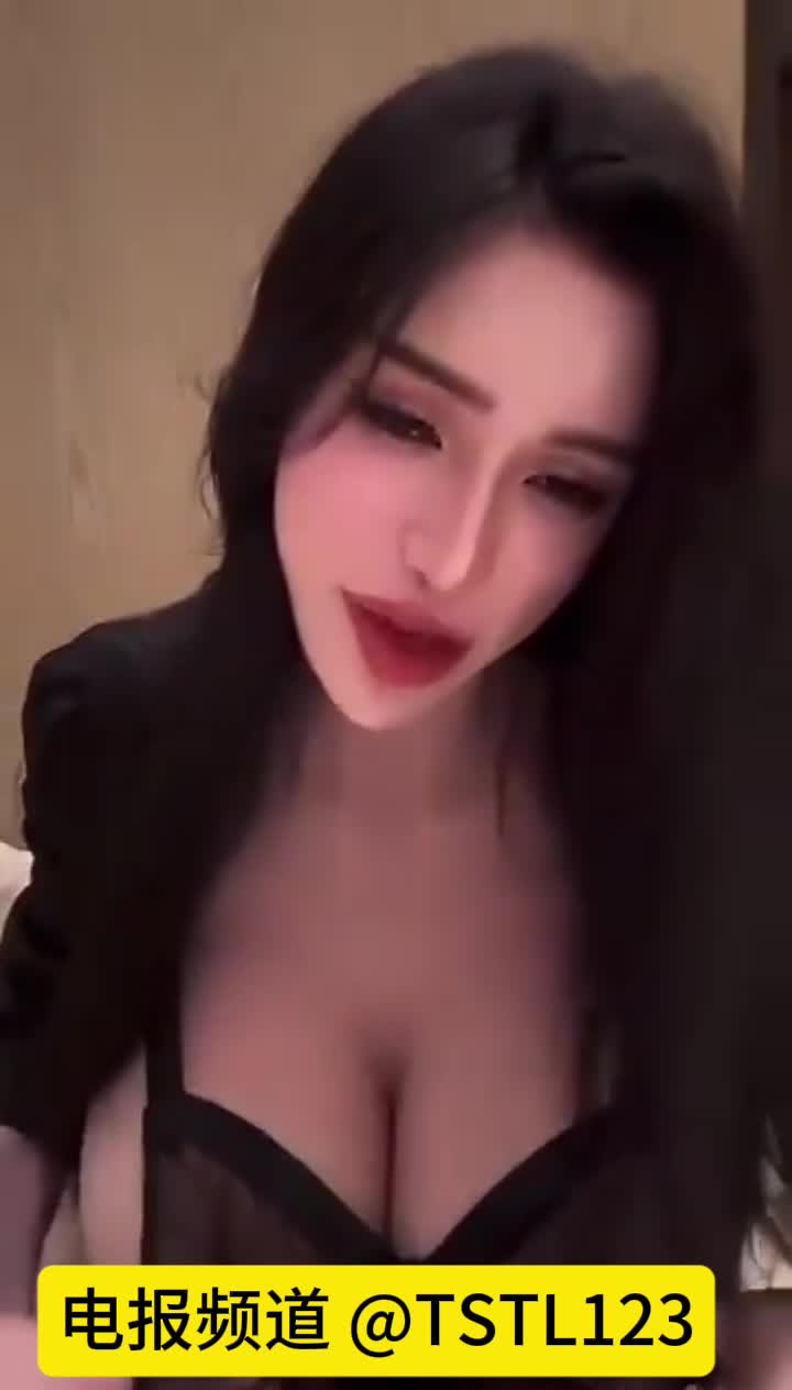 #阿黑颜 #反差母狗 #淫荡婊子巨乳肥臀淫荡反差母狗自慰，淫语骚话，阿黑颜吐舌头流口水，翻白眼，自己扇耳光虐乳！