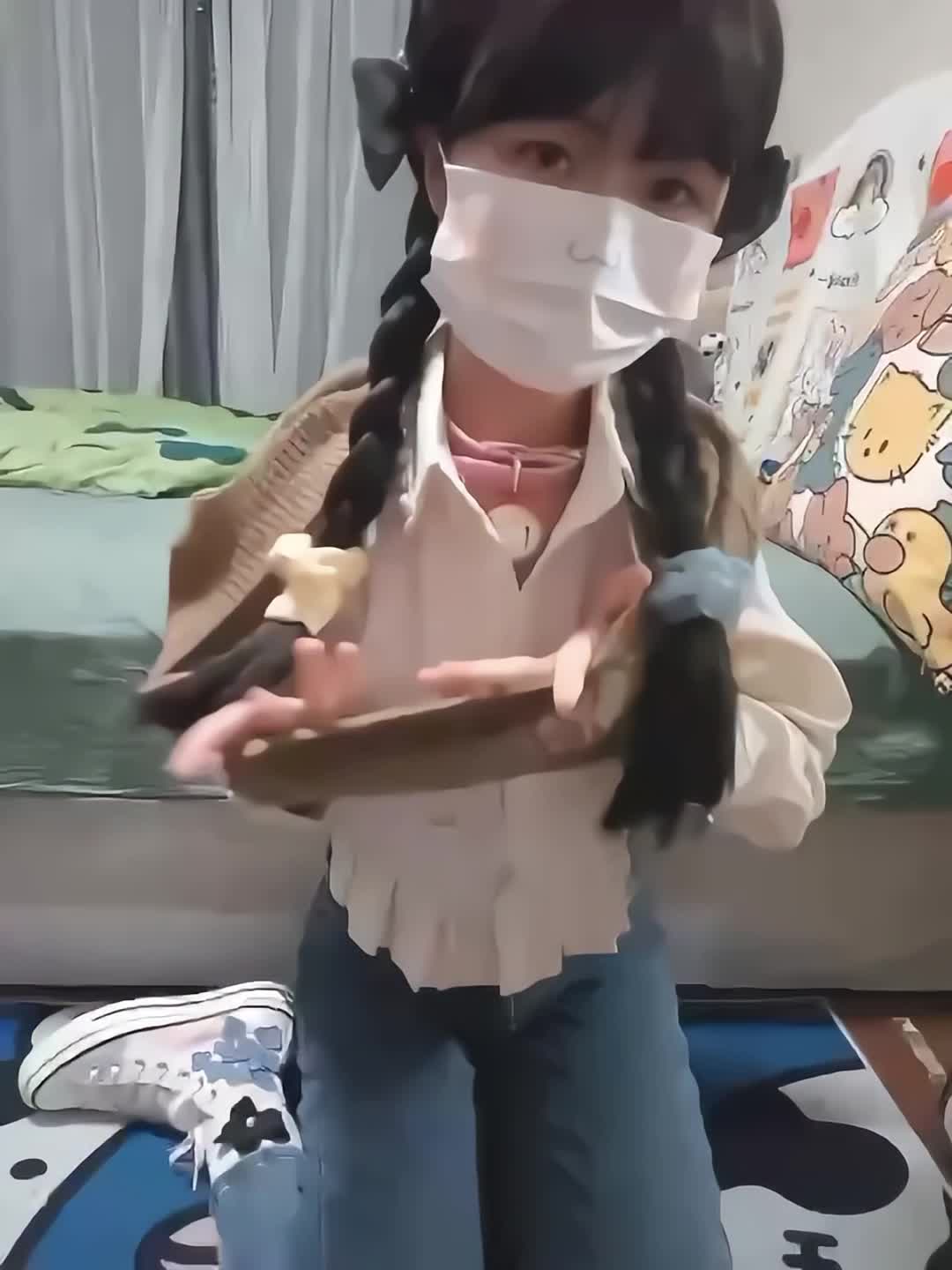 #小安 #嫩穴 #裸舞 #萝莉 好久没发裸舞了，找了个人好看逼逼还嫩的发给你们看看！！！！全集视频搞来了都在我的俱乐部里面！欢迎大家加入！想看什么进俱乐部后告诉客服只要有肯定包你满意！！！查看置顶信息进群看全集哦！